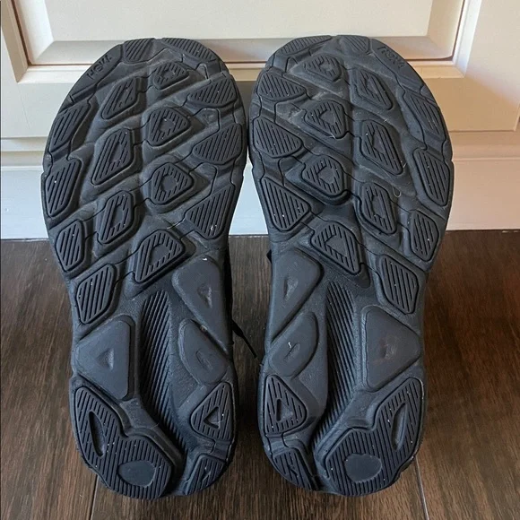 Like NEW! HOKA CLIFTON 9 SNEAKERS - Picture 9 of 10